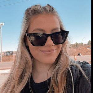 Meet your Posher, Brittney